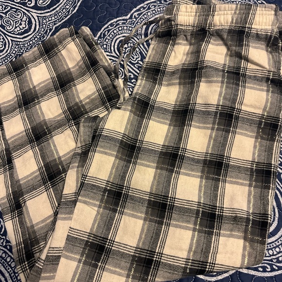 GAP Black and Cream Plaid pajama Pants - Picture 3 of 16